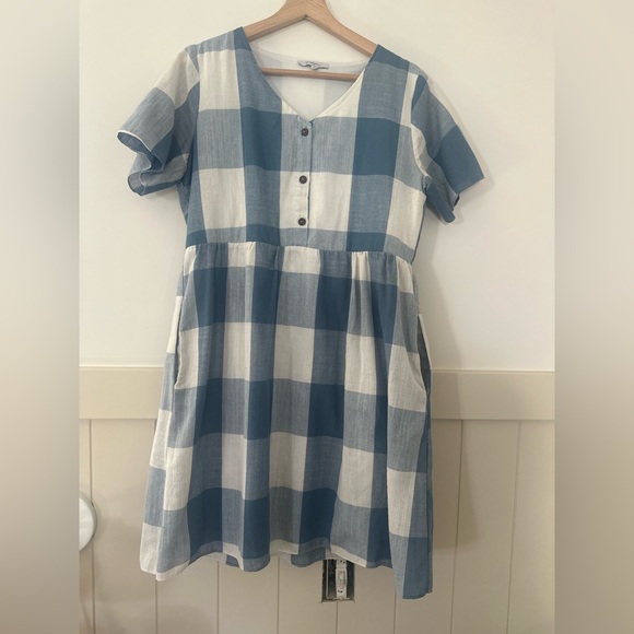 Blue and White Plaid Buffalo check dress. Trad wife, Waldorf mom casual elegance - Picture 4 of 8
